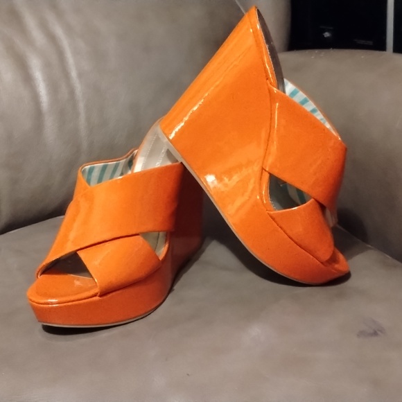 BCBG ENERATION tangerine wedges - Picture 3 of 4